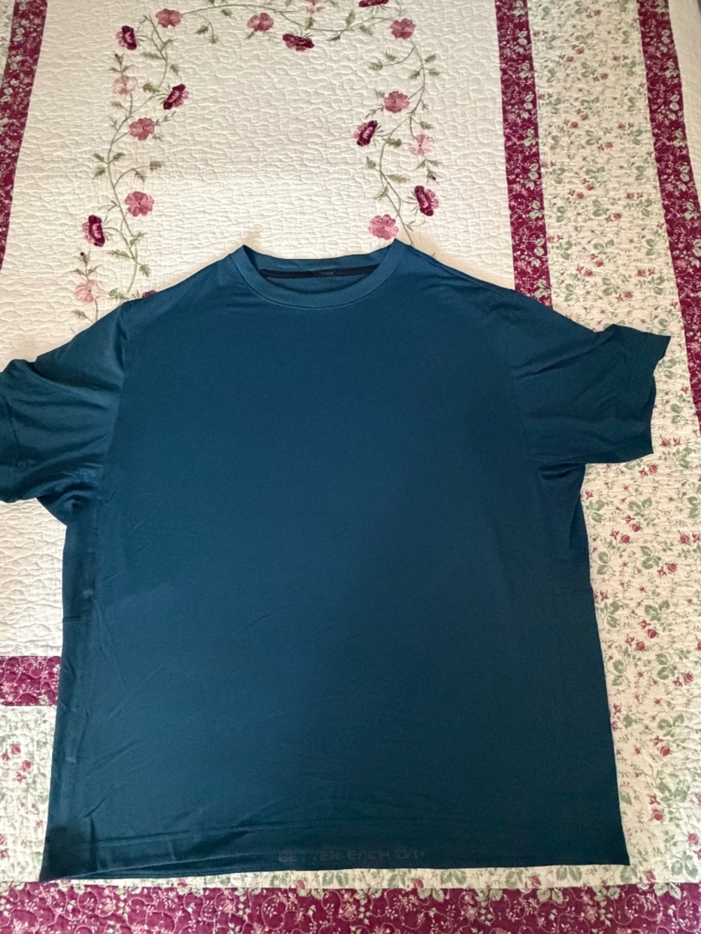 Lululemon EasySet Training Short Sleeve Shirt Men’s Size LIndochine Blue